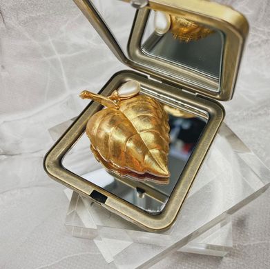 Вінтажна брошка Avon "Golden Leaf" з колекції Perfume Glacé, 1969